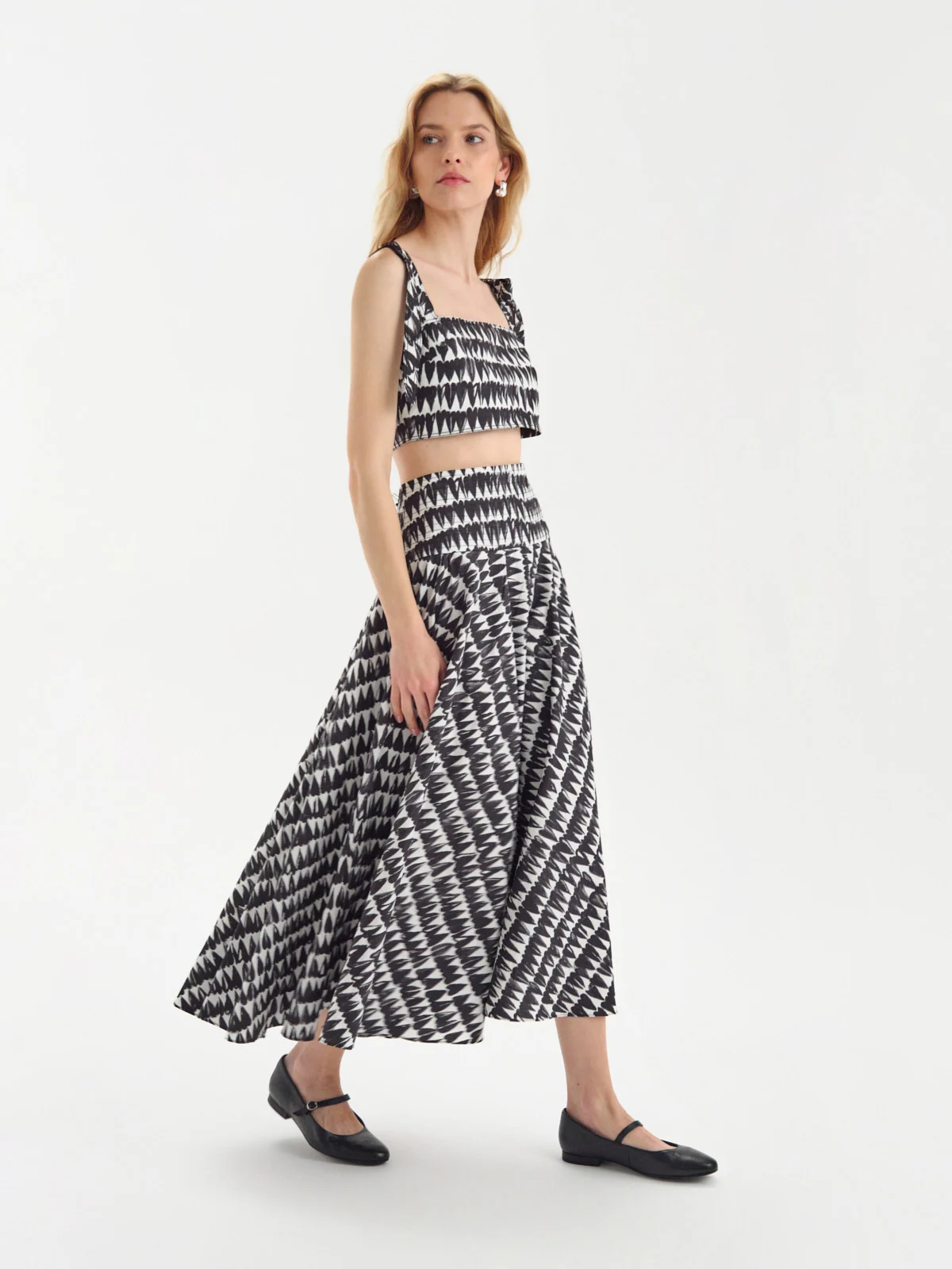 Czarne baleriny z ozdobnym zapięciem