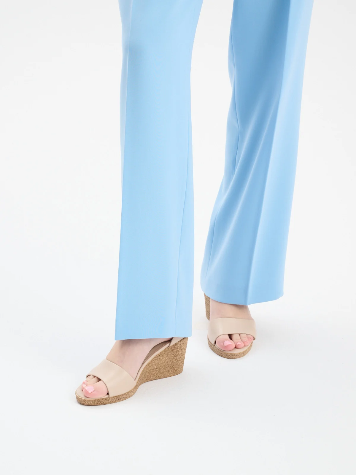 Beżowe sandały na platformie