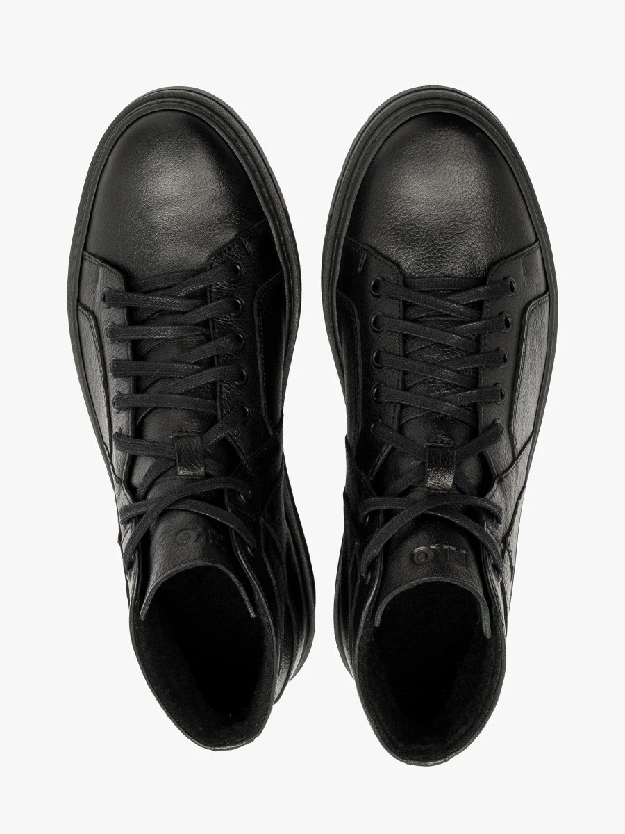 Czarne trzewiki na lekkim spodzie