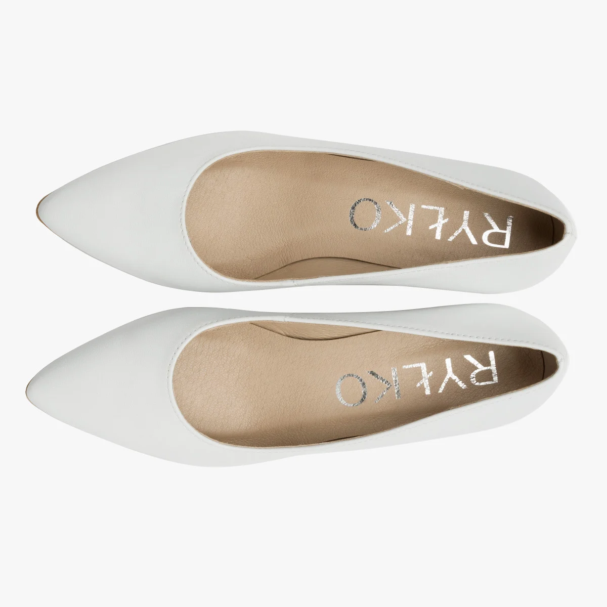 Białe czółenka na masywnym obcasie