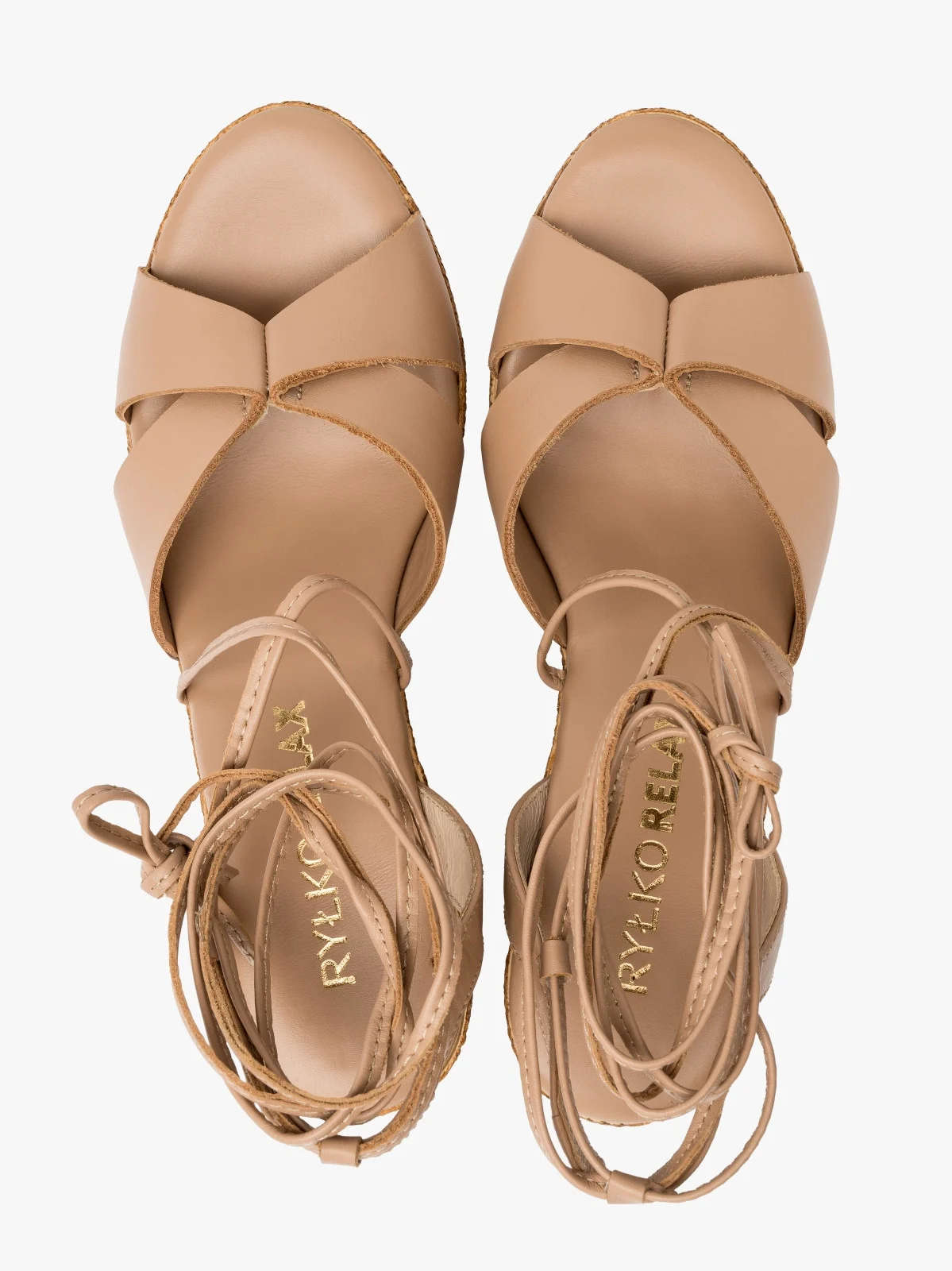 Beżowe sandały z ozdobnymi paseczkami