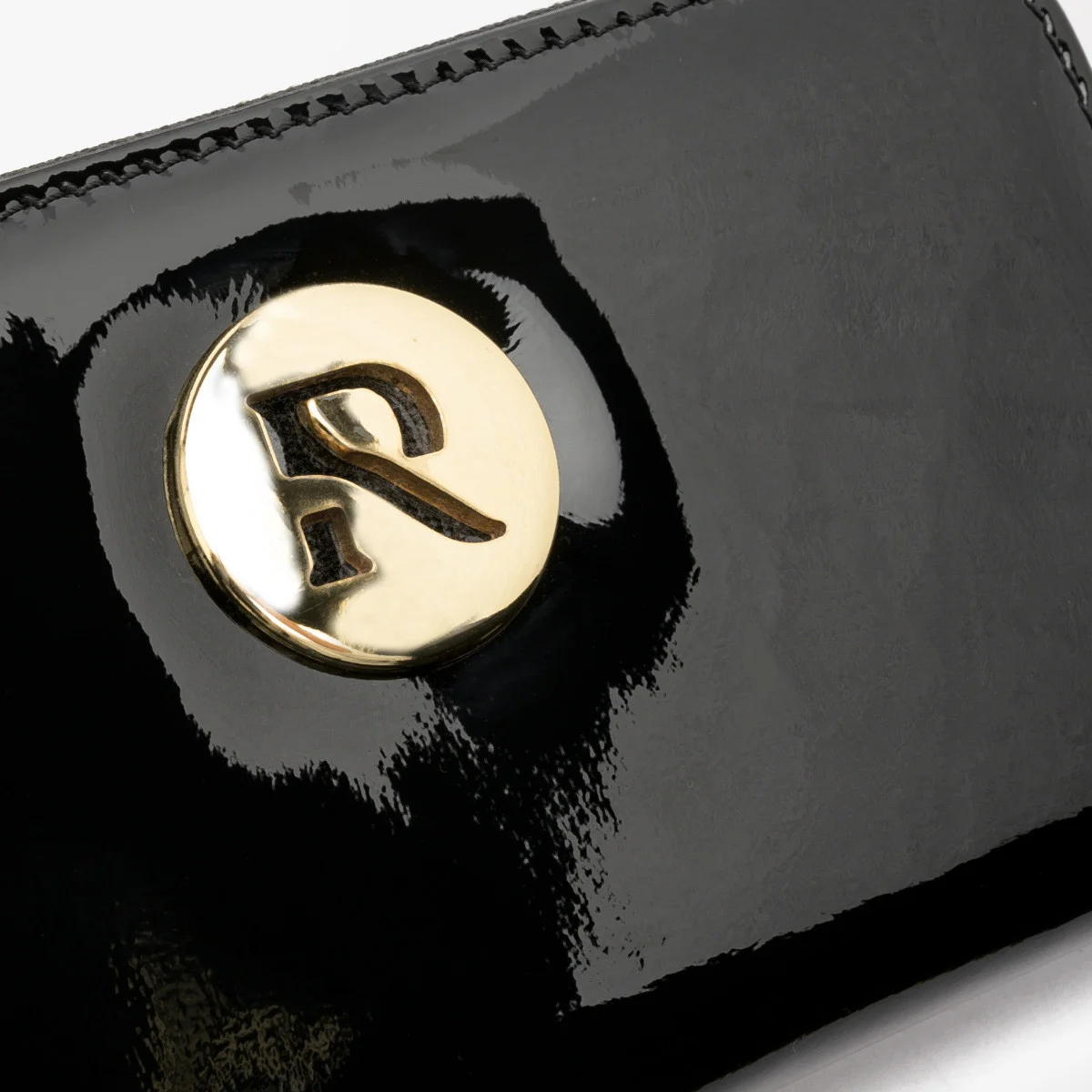 Lakierowany portfel damski