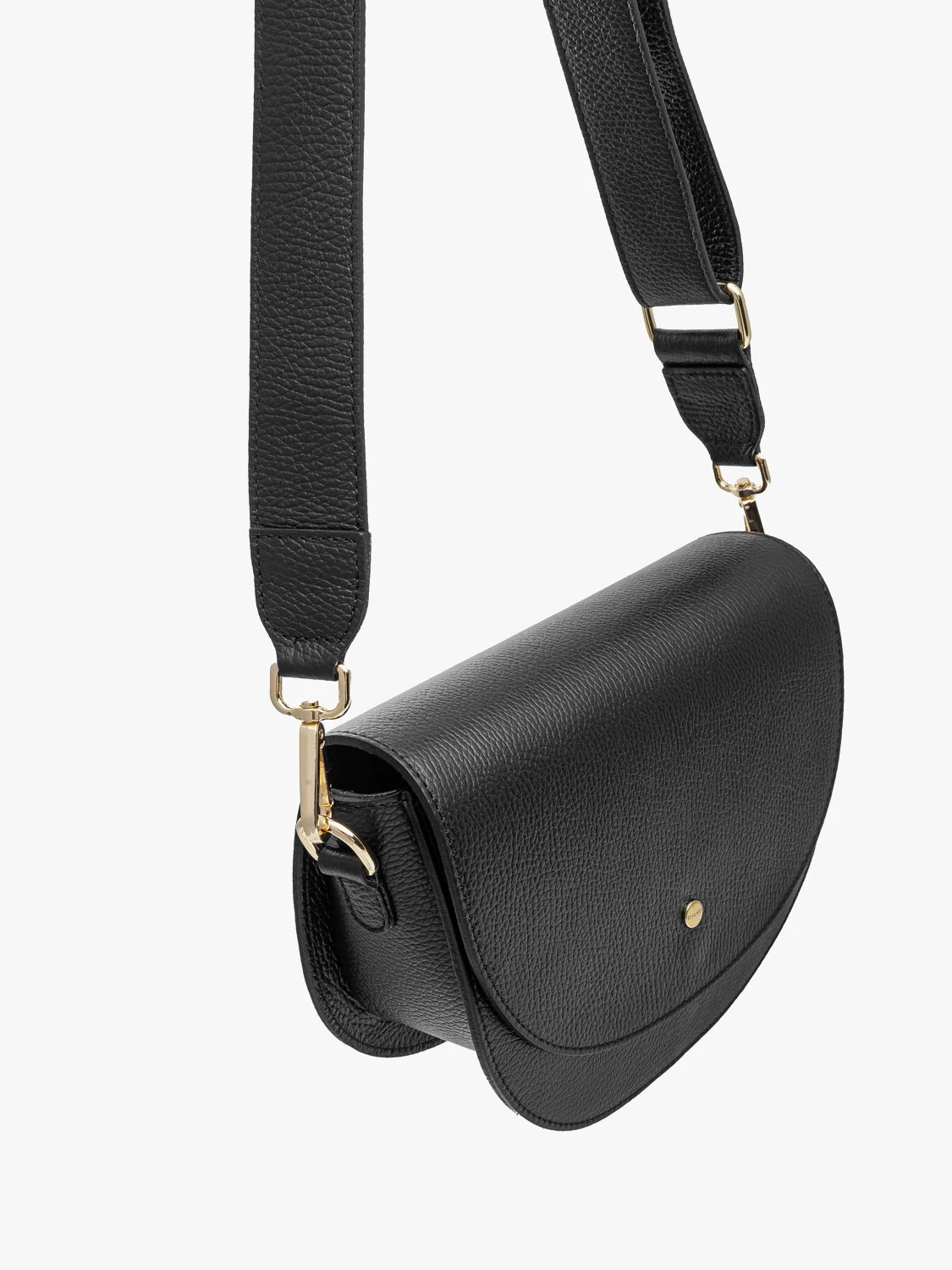 Czarna torebka średniej wielkości