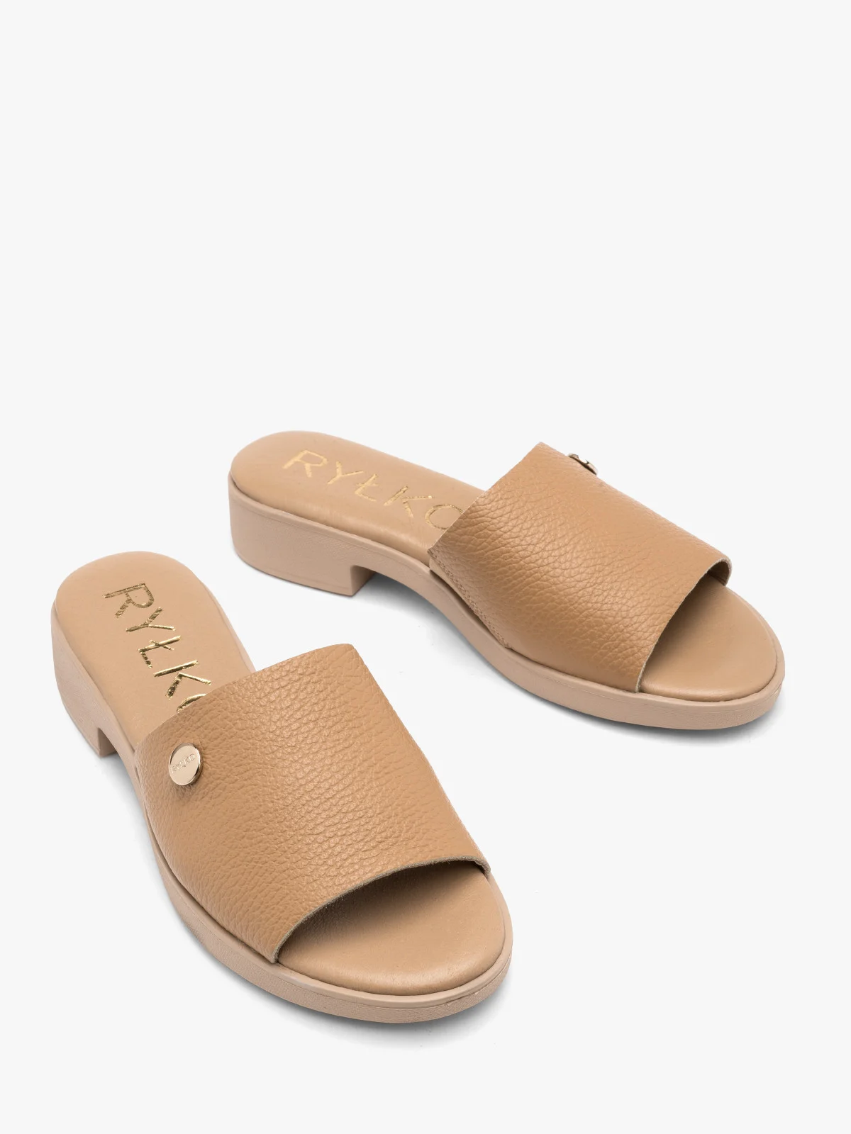 Ciemnobeżowe klapki na lekkim spodzie