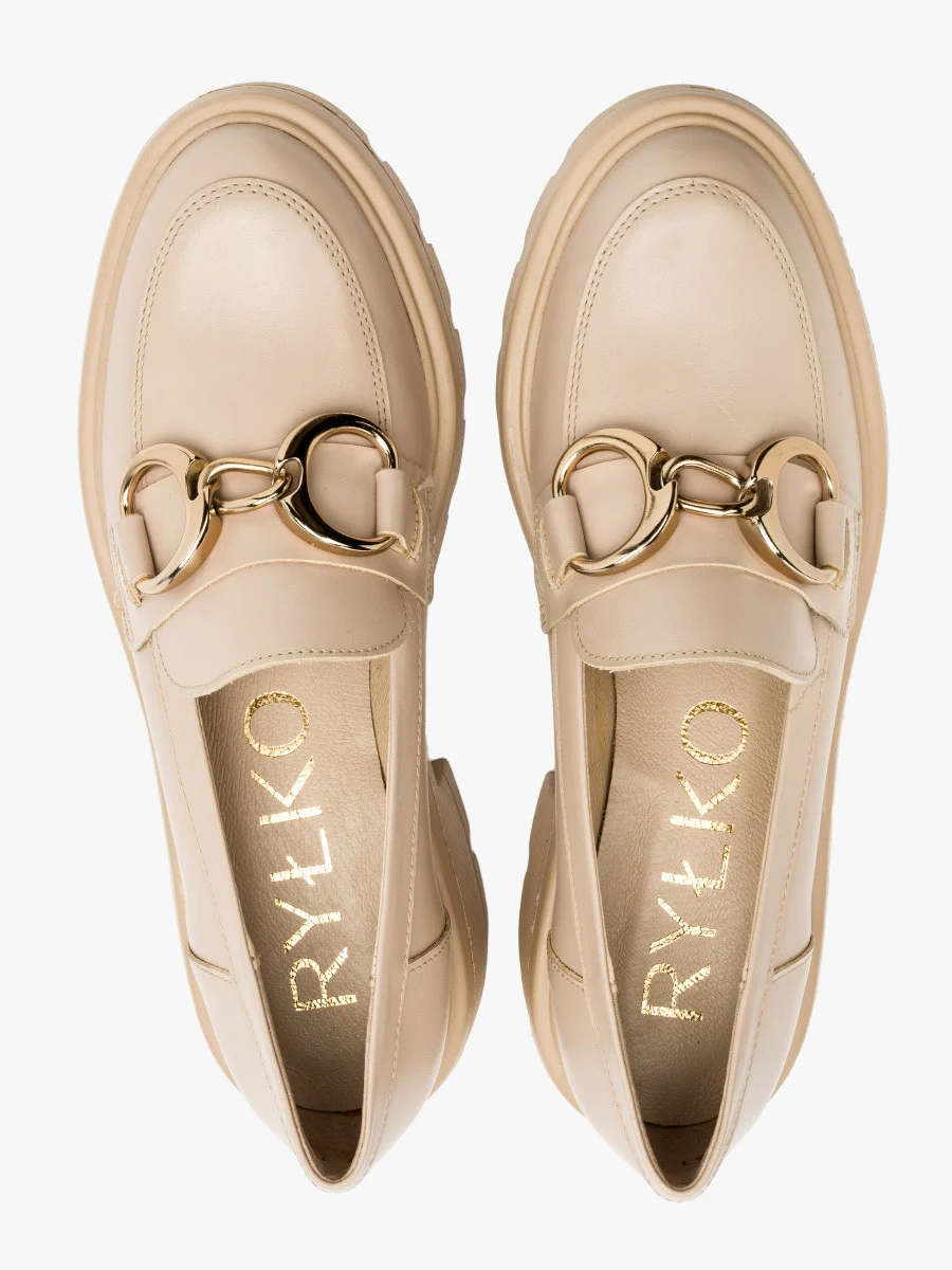 Beżowe mokasyny na masywnym spodzie