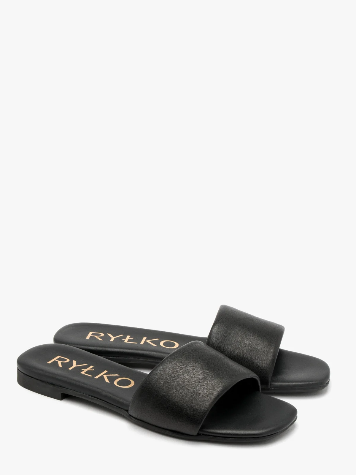 Czarne klapki damskie na płaskiej podeszwie