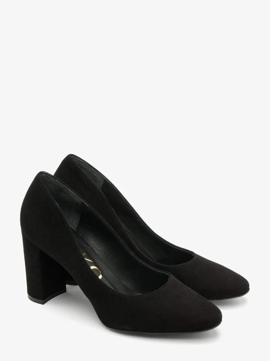 Czółenka na słupku w kolorze czarnym