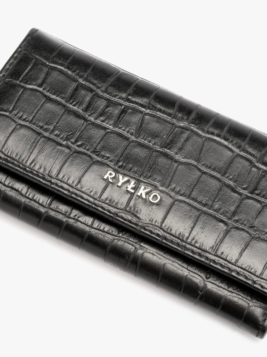 Czarny portfel damski z logo