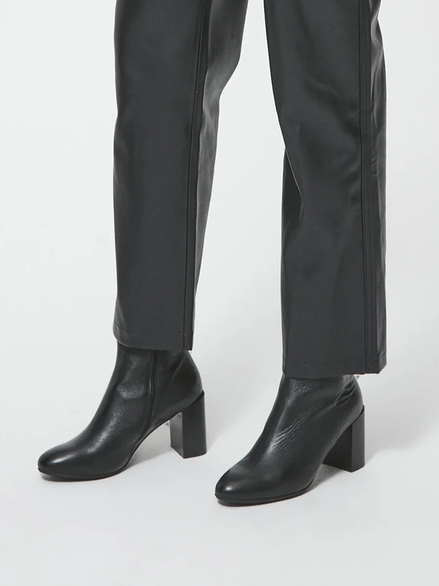 Czarne botki na obcasie