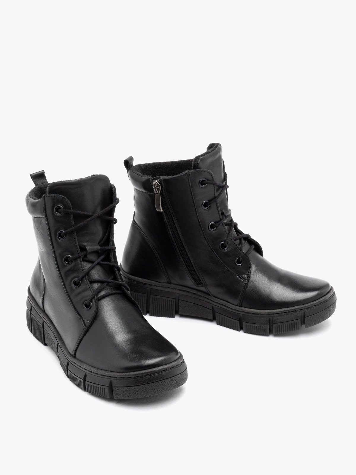 Czarne trzewiki damskie ocieplane kożuchem naturalnym