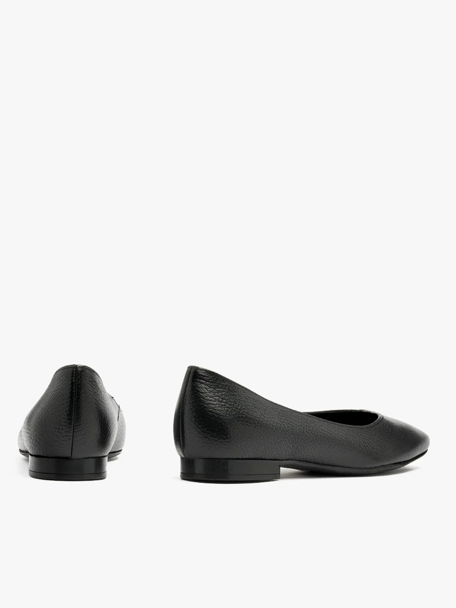 Czarne baleriny z ozdobnym wycięciem na cholewce