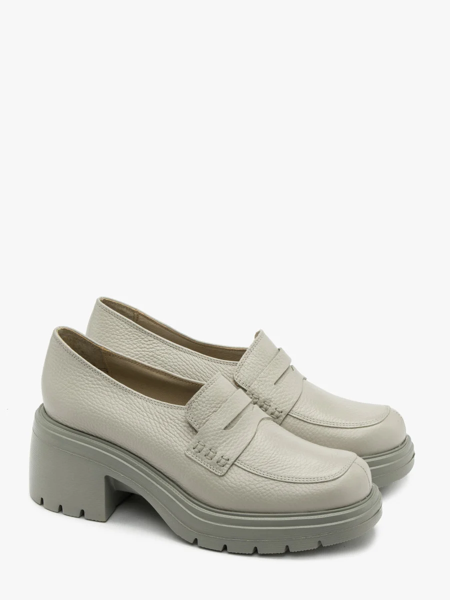 Szare mokasyny na obcasie