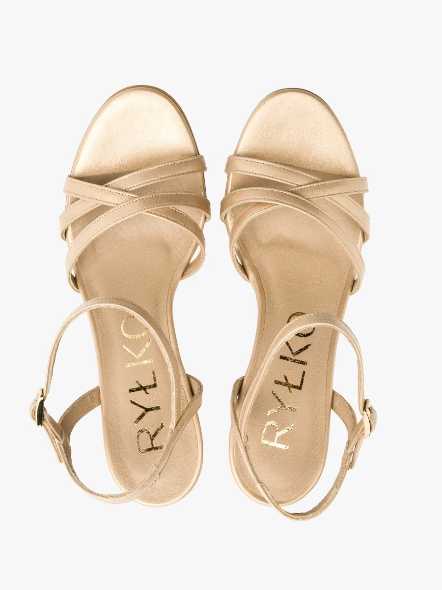 Złote sandały na szpilce