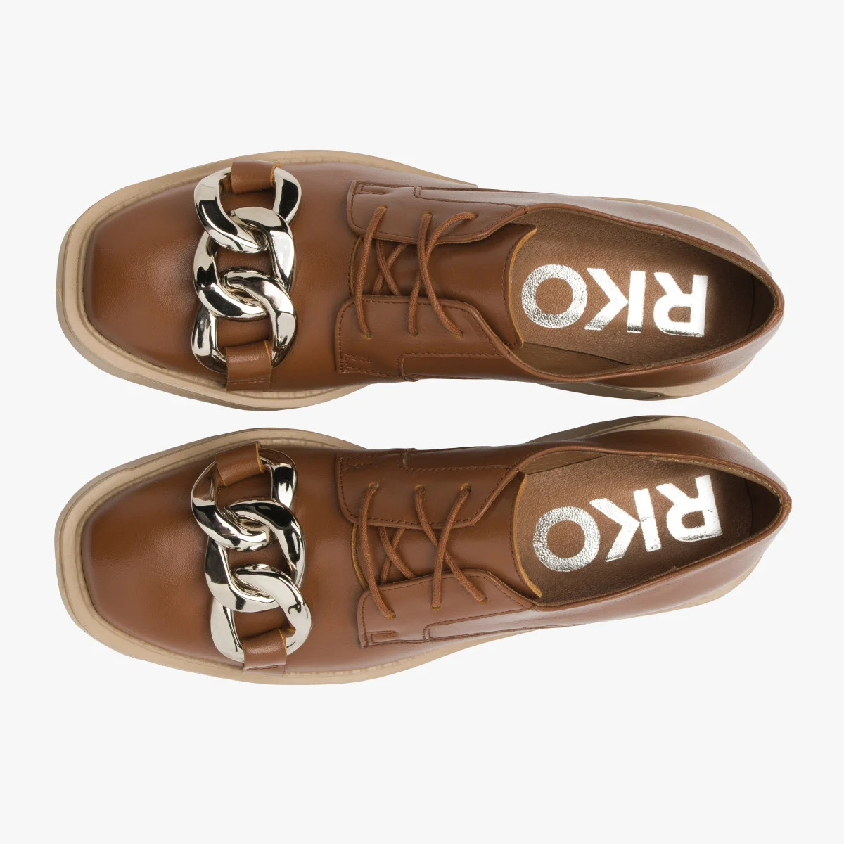 Brązowe półbuty z masywnym łańcuchem