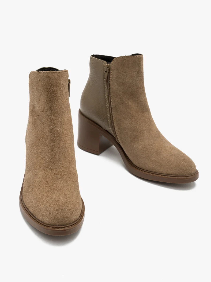 Beżowe botki z łączonych skór