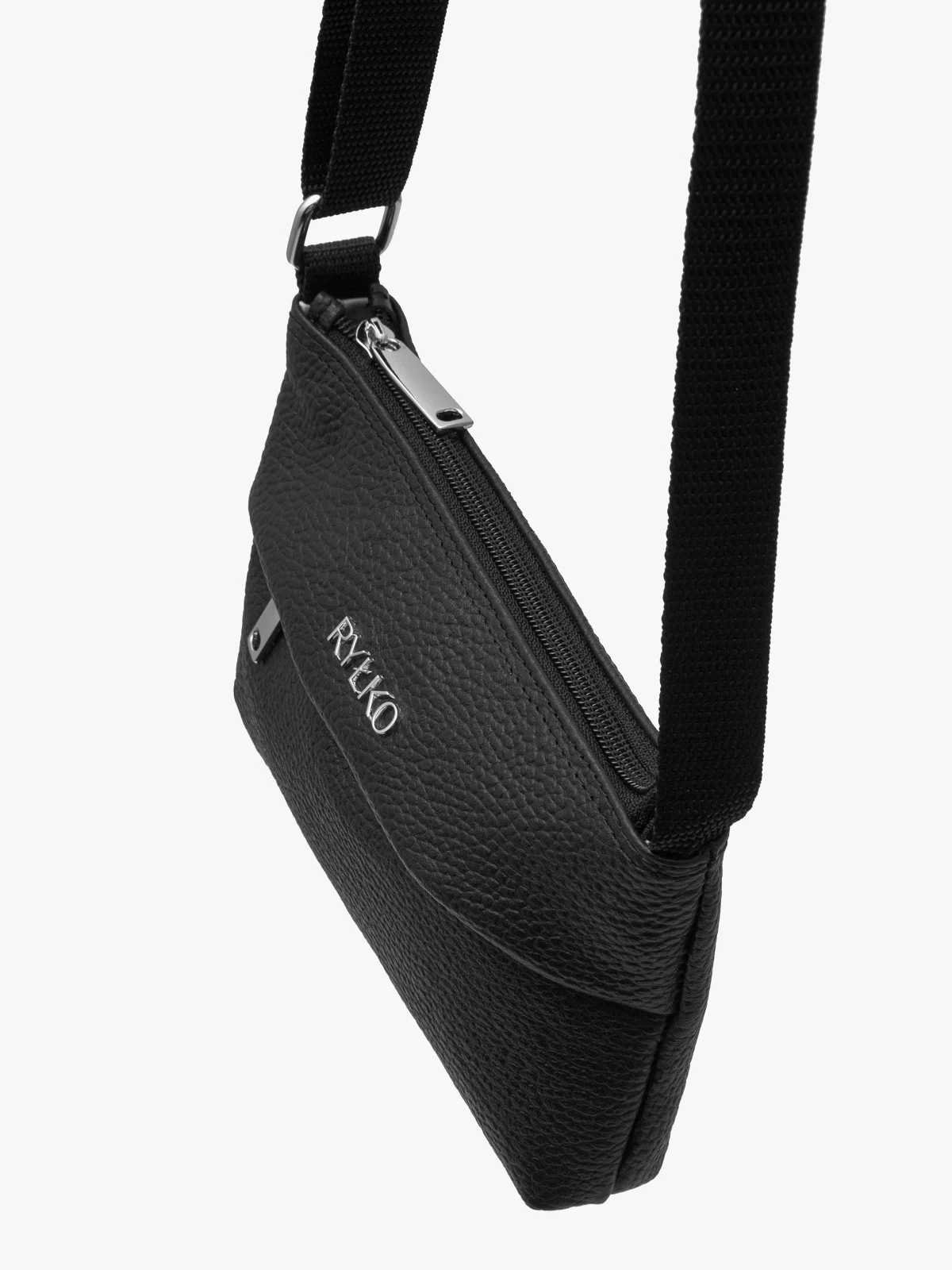 Mała, czarna torebka na pasku z taśmy