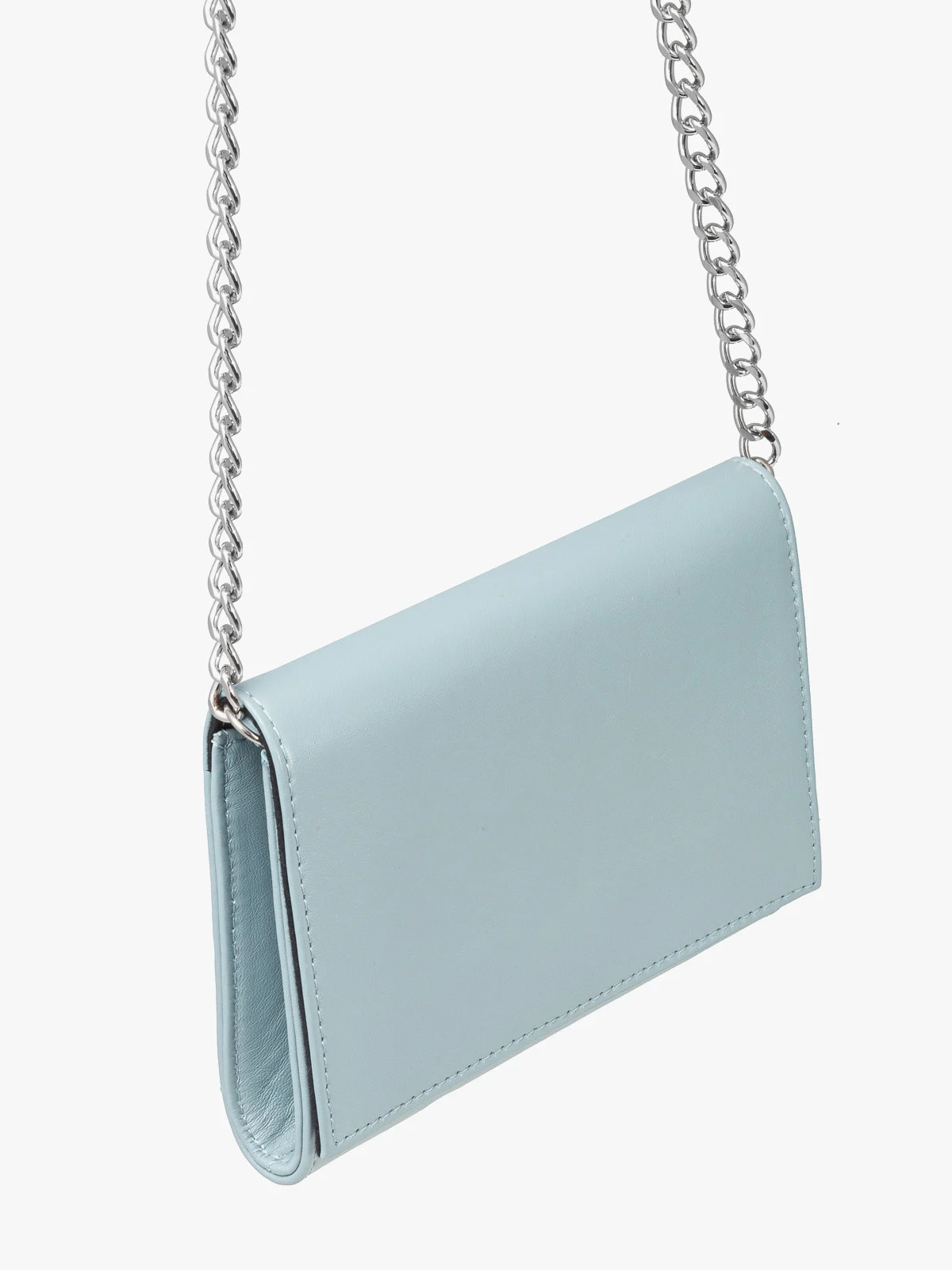 Mała niebieska torebka na łańcuszku