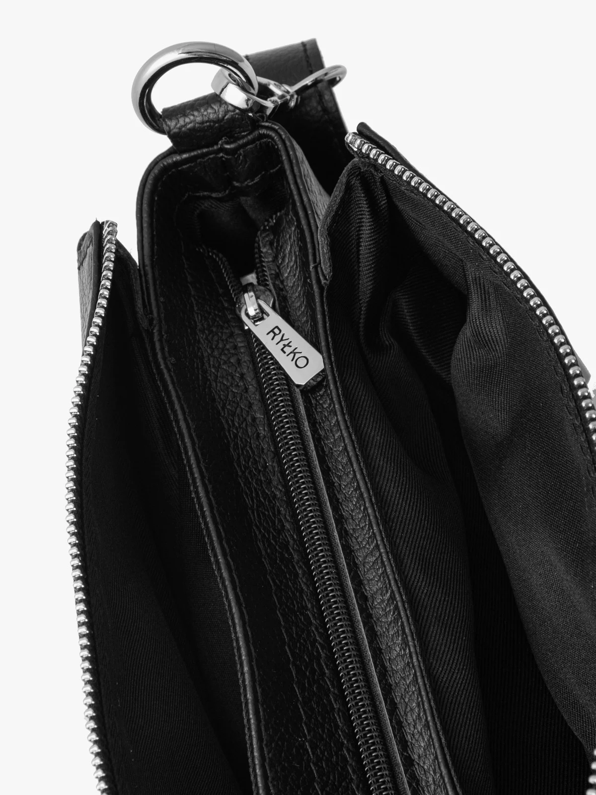 Czarna torebka z regulowanym paskiem