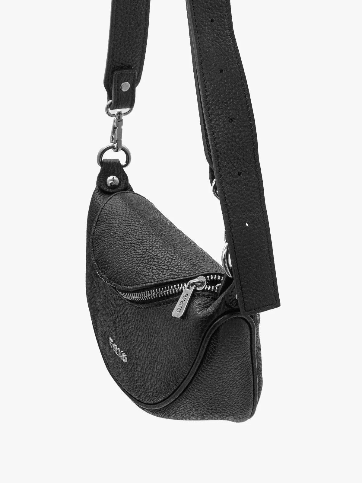 Czarna, owalna torebka z szerokim pakiem