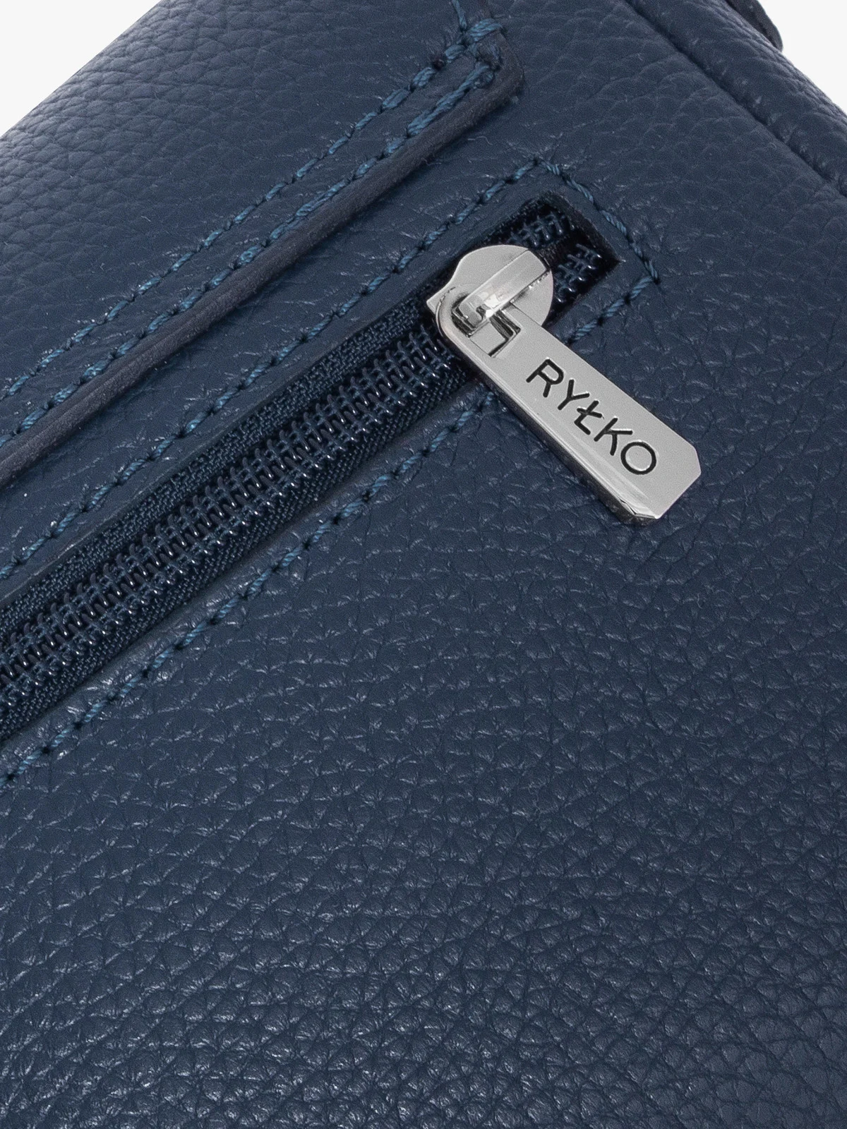 Granatowa torebka damska z łańcuszkiem