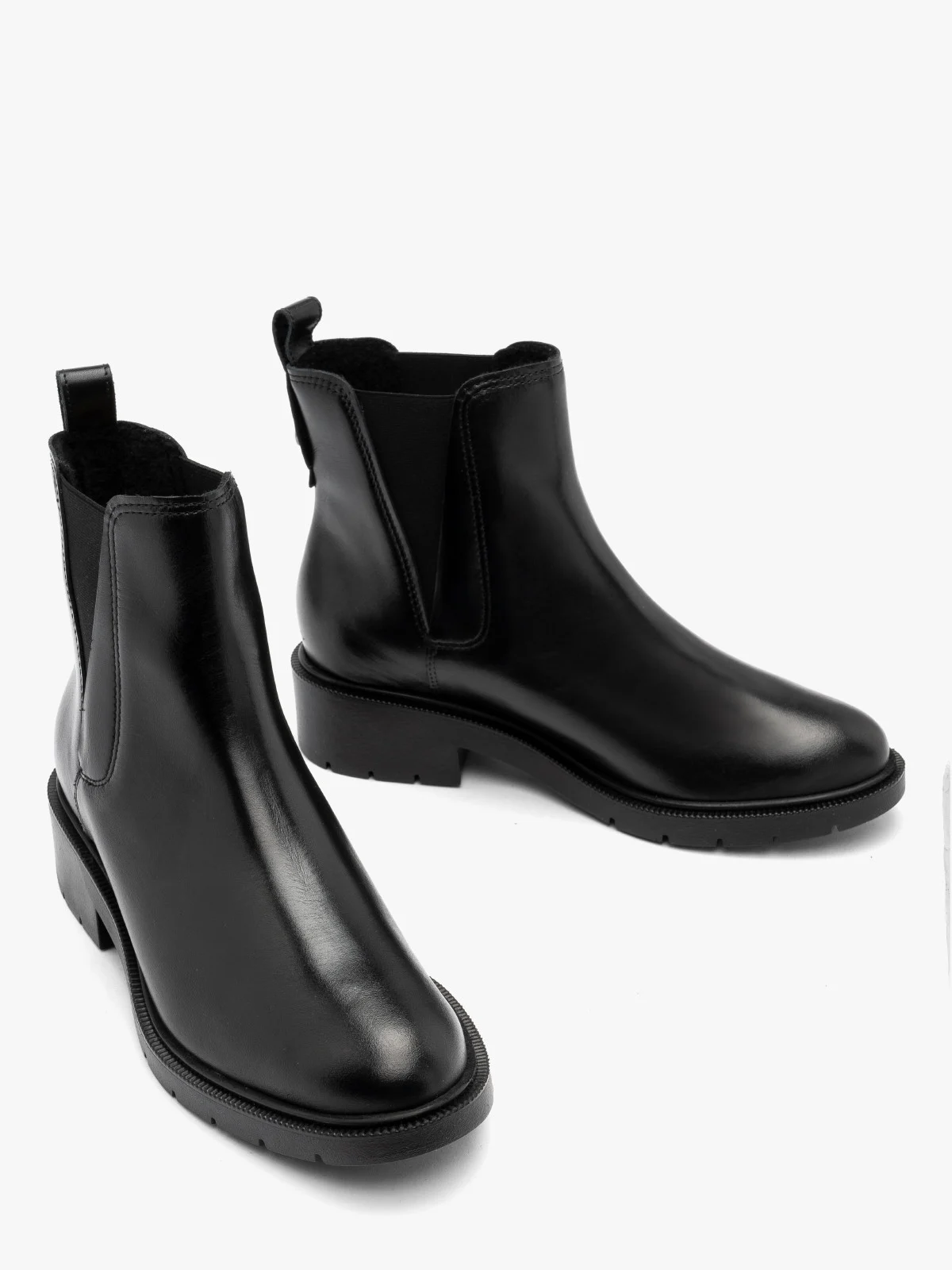 Czarne sztyblety damskie z dekoracyjnym cięciem przy gumie