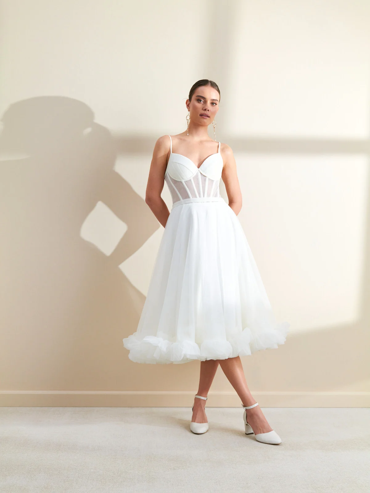 Kremowe czółenka z paskiem wokół kostki