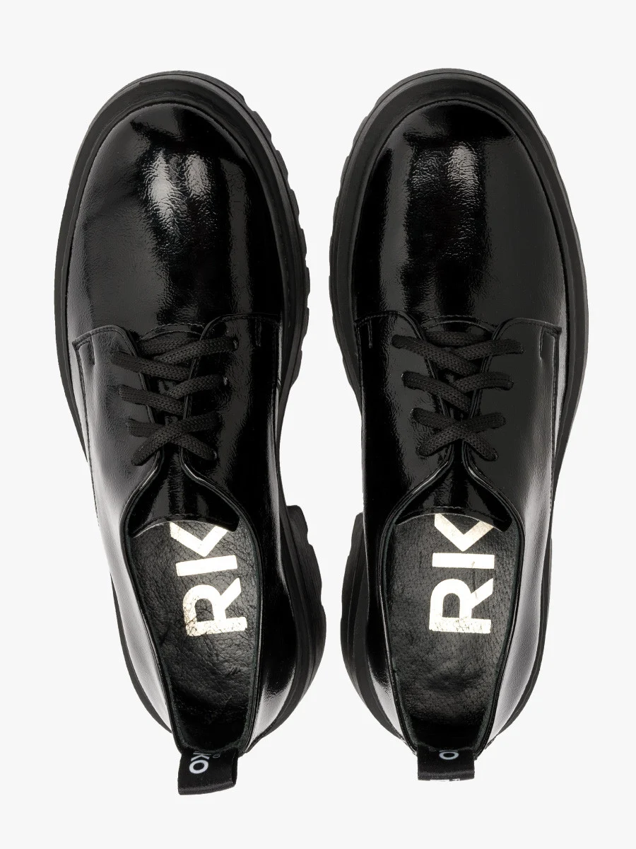 Lakierowane półbuty na lekkiej podeszwie