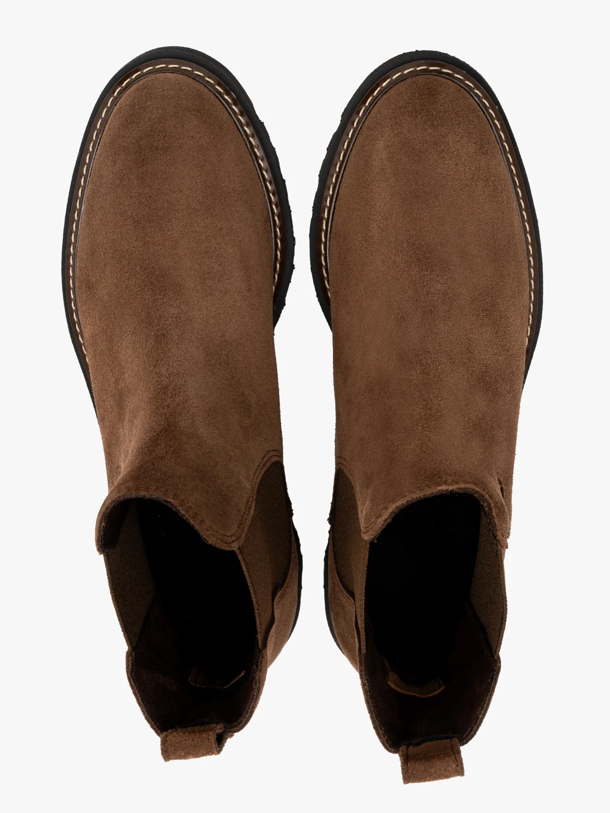 Brązowe, welurowe sztyblety na traktorowej podeszwie