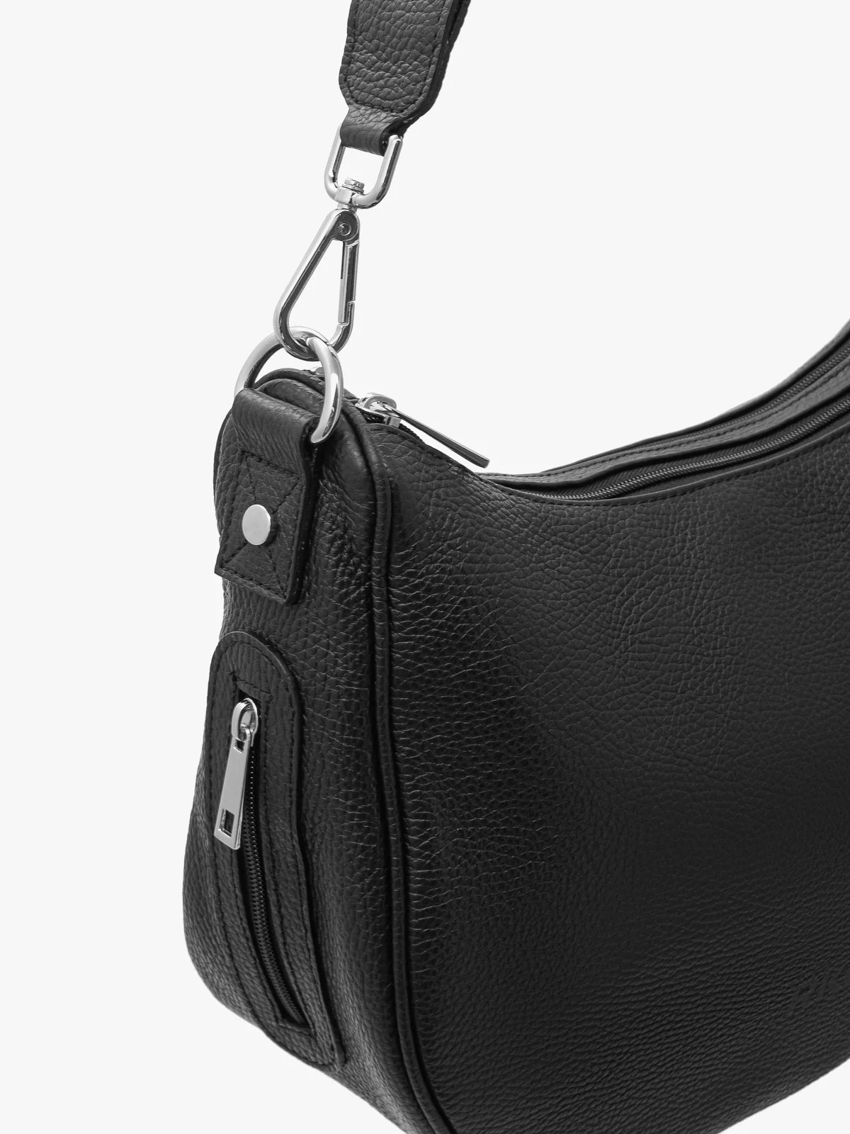 Czarna torebka średniej wielkości