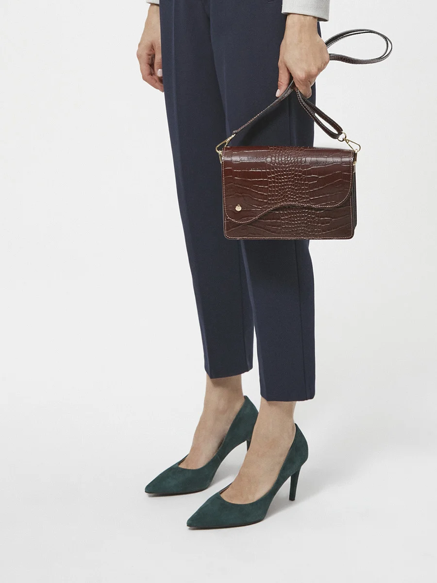 Czółenka w kolorze ciemnozielonym na szpilce