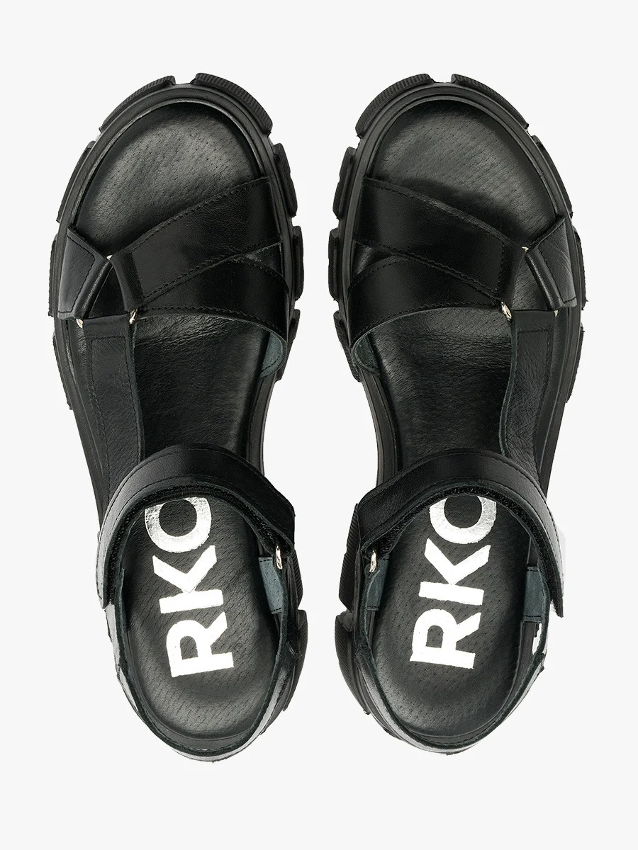 Czarne sandały na lekkiej podeszwie