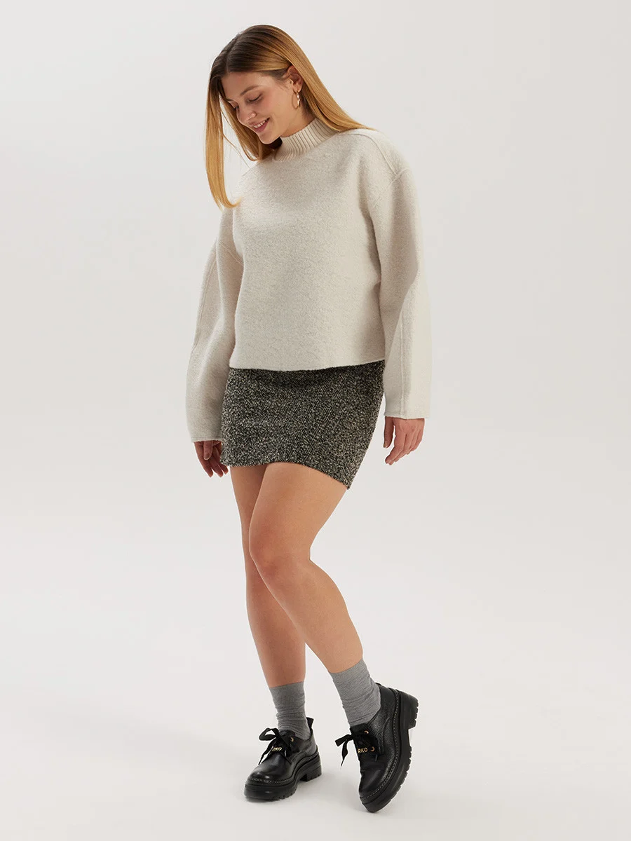 Czarne półbuty z ozdobnymi sznurówkami