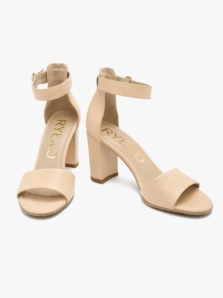 Pudrowo różowe dwuczęściowe sandały na słupku