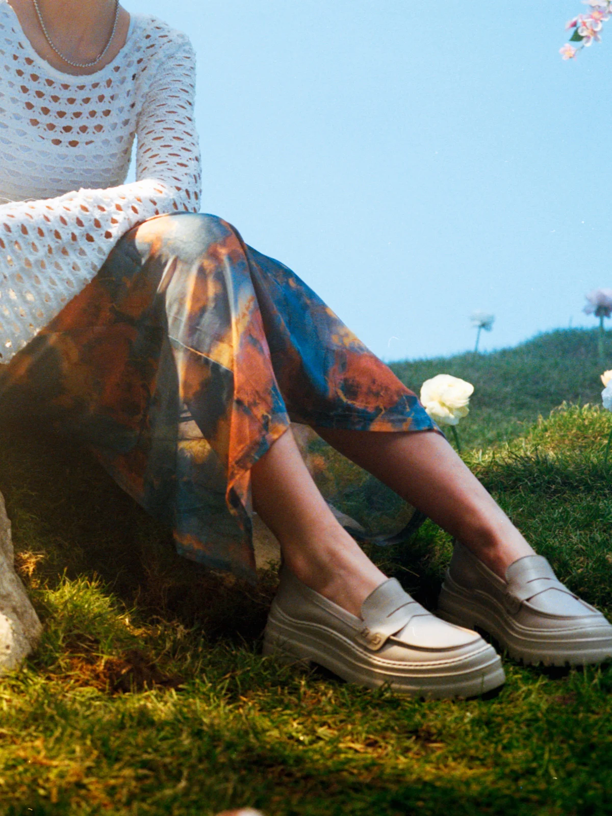 Beżowe mokasyny na masywnej podeszwie