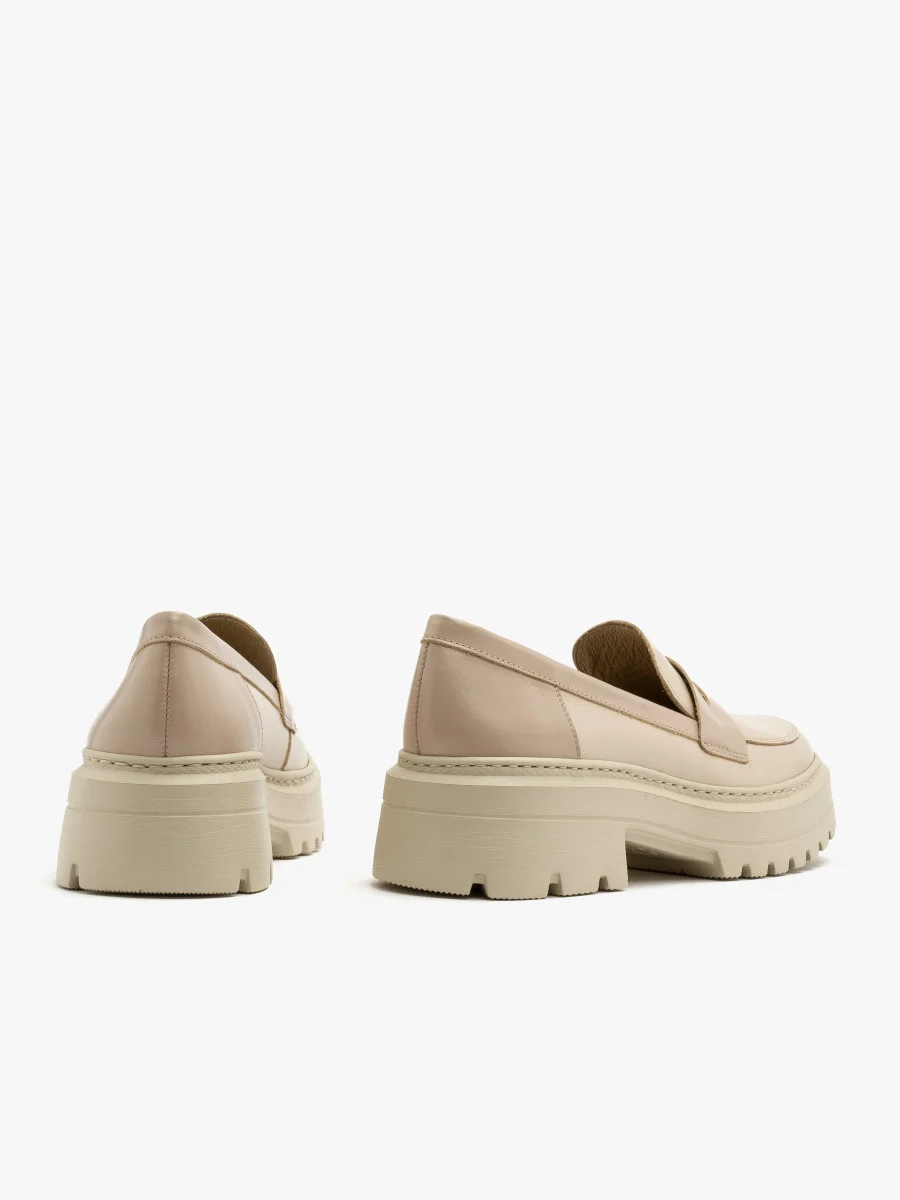 Beżowe mokasyny na grubej podeszwie