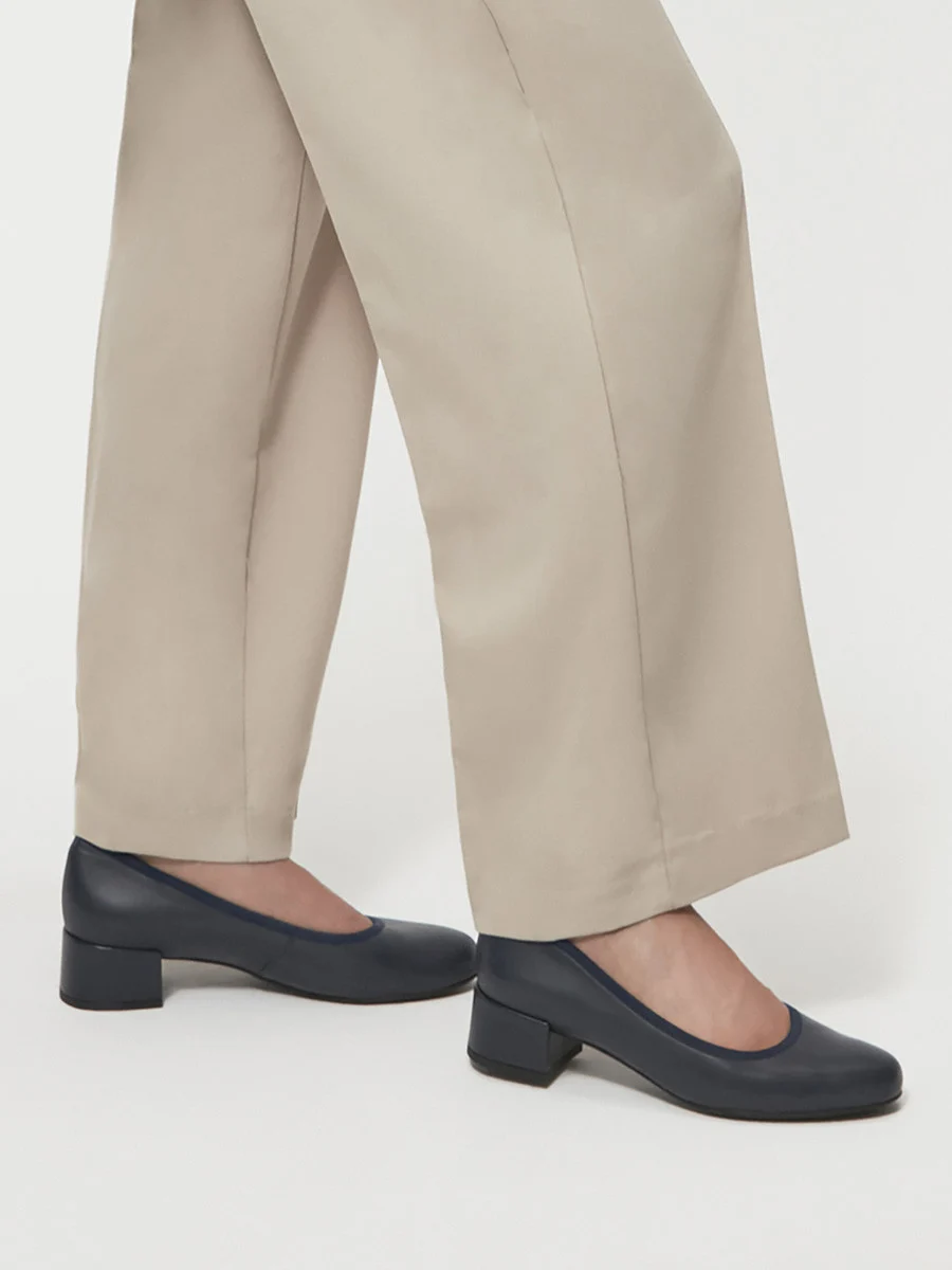 Granatowe czółenka na niskim obcasie