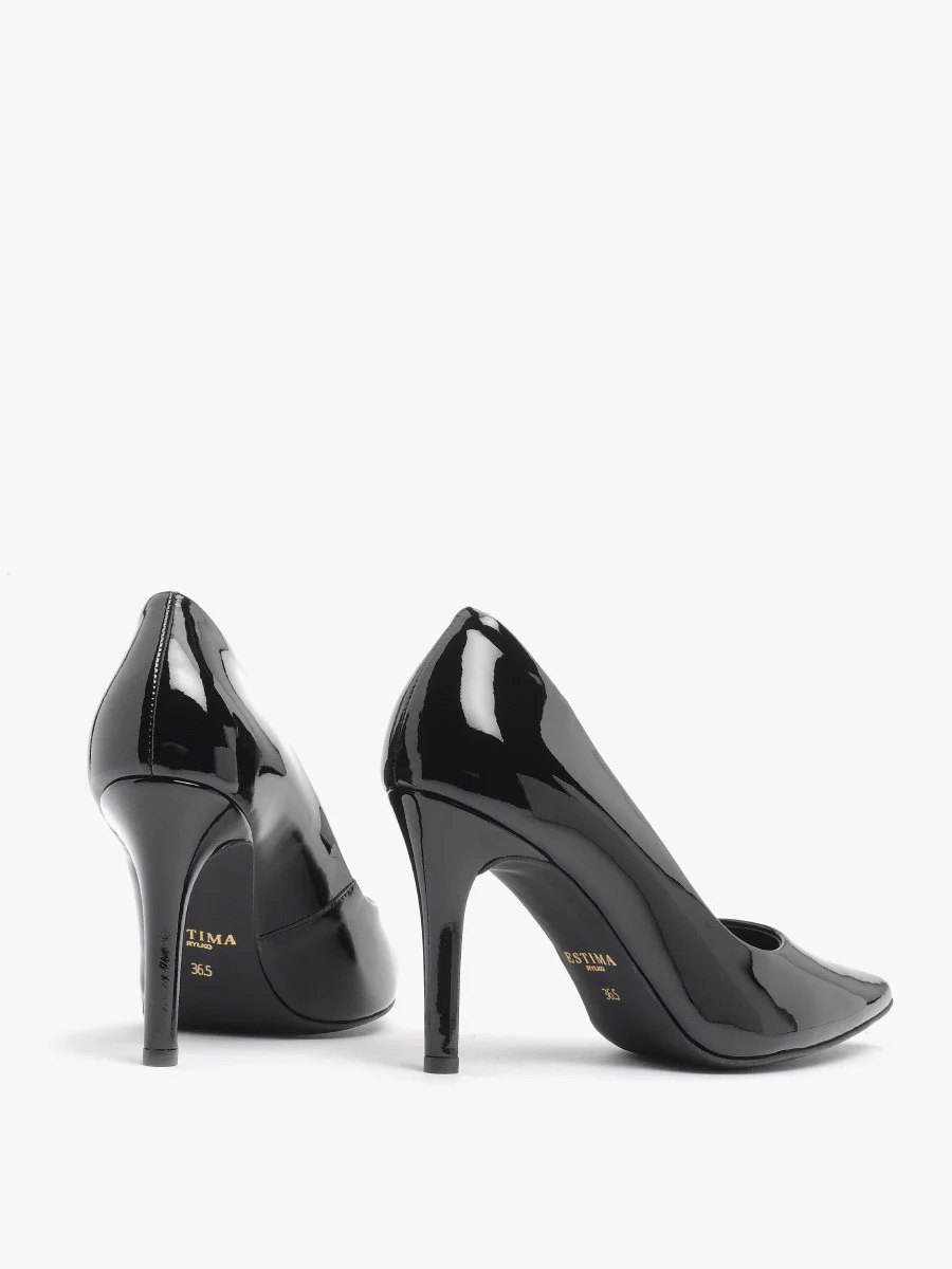 Czarne, lakierowane czółenka na wysokiej szpilce