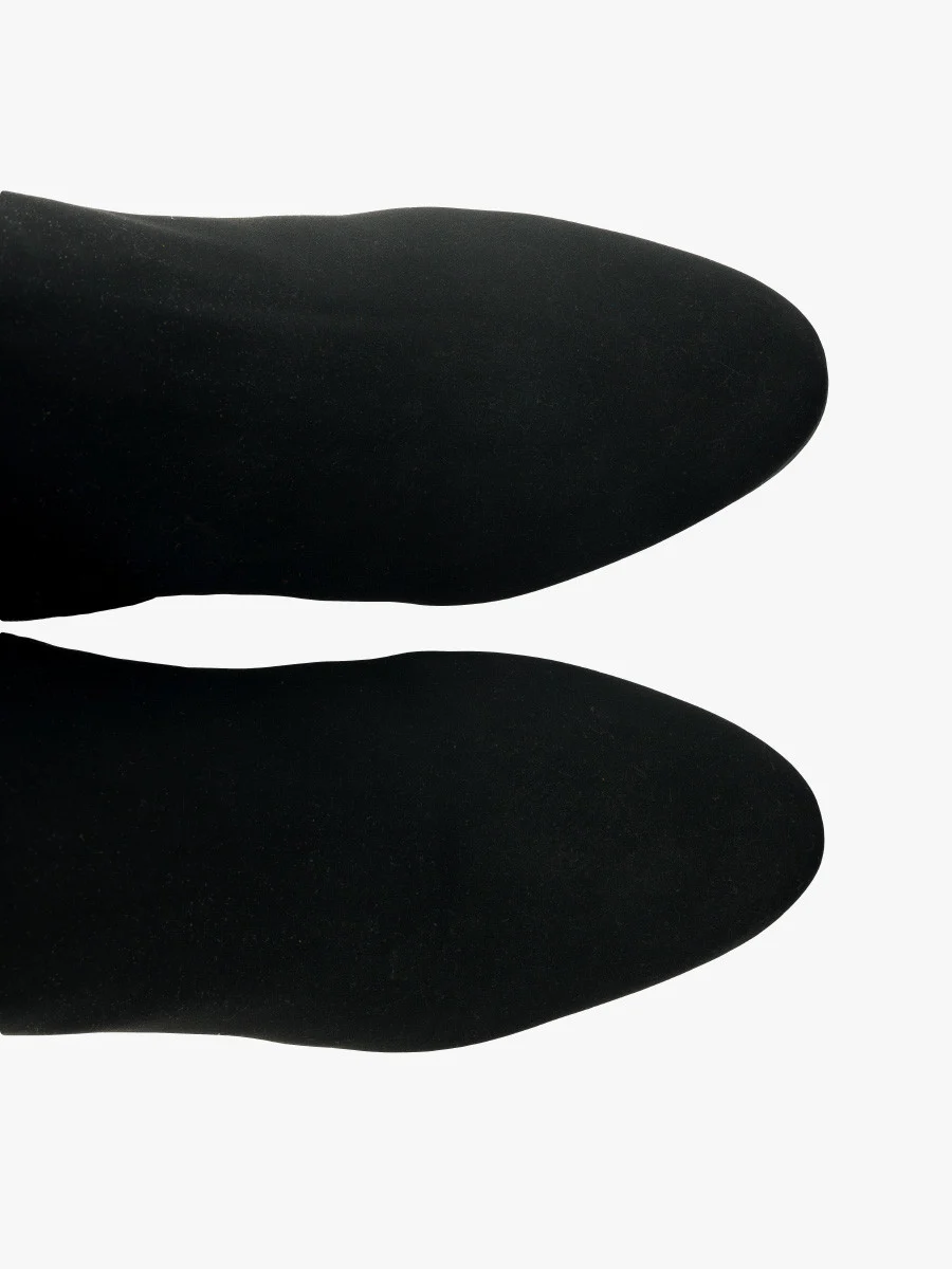 Czarne kozaki z elastyczną cholewką