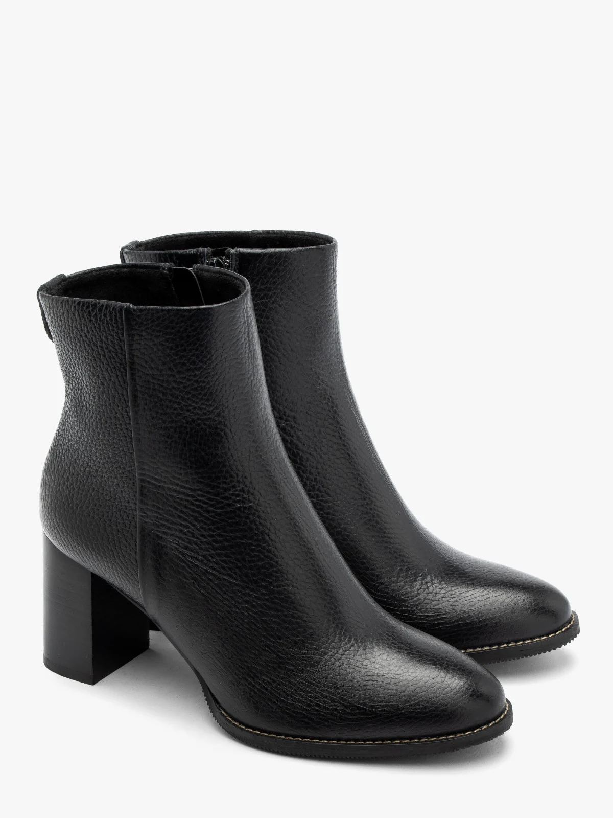 Czarne botki damskie na słupku ze składki skórzanej