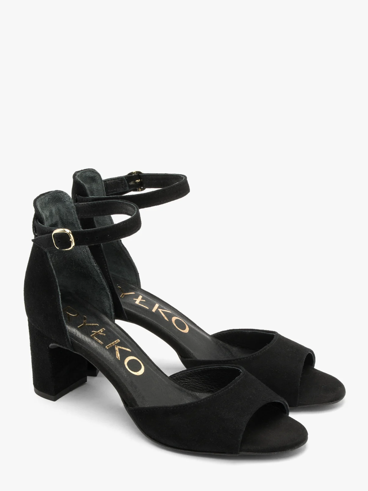 Klasyczne, czarne sandały na obcasie
