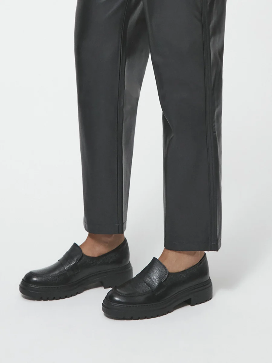 Czarne mokasyny na lekkiej podeszwie