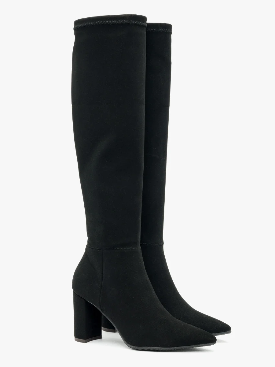 Czarne kozaki z elastyczną cholewką