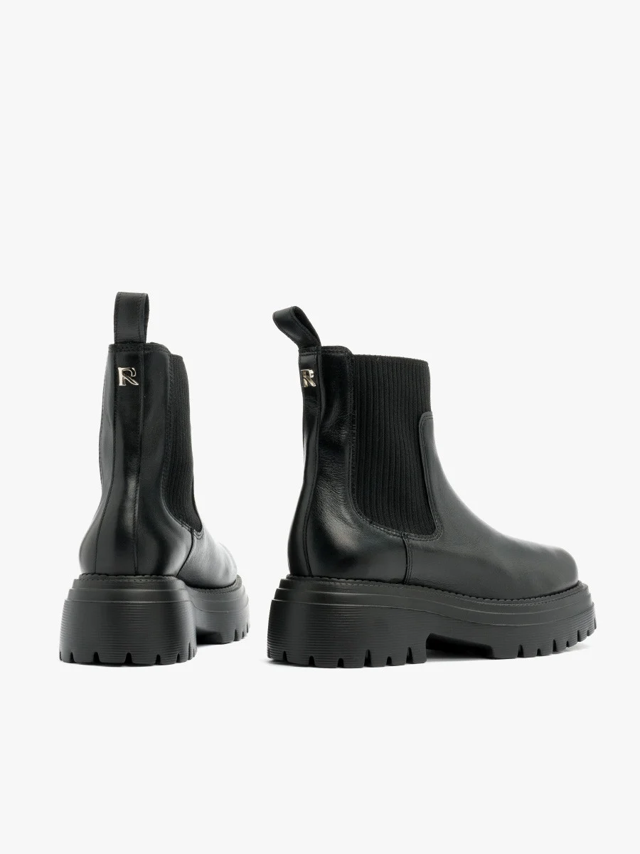 Czarne sztyblety z elastyczną tkaniną