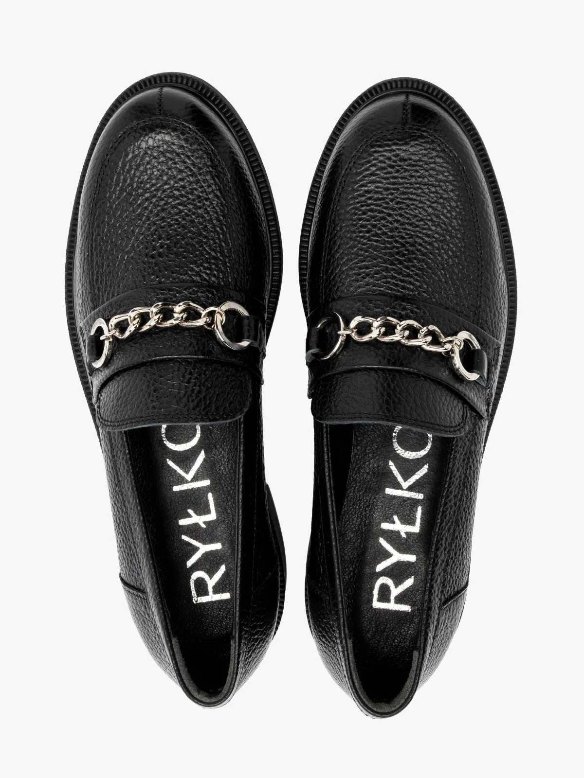 Czarne mokasyny damskie ze srebrnym łańcuszkiem