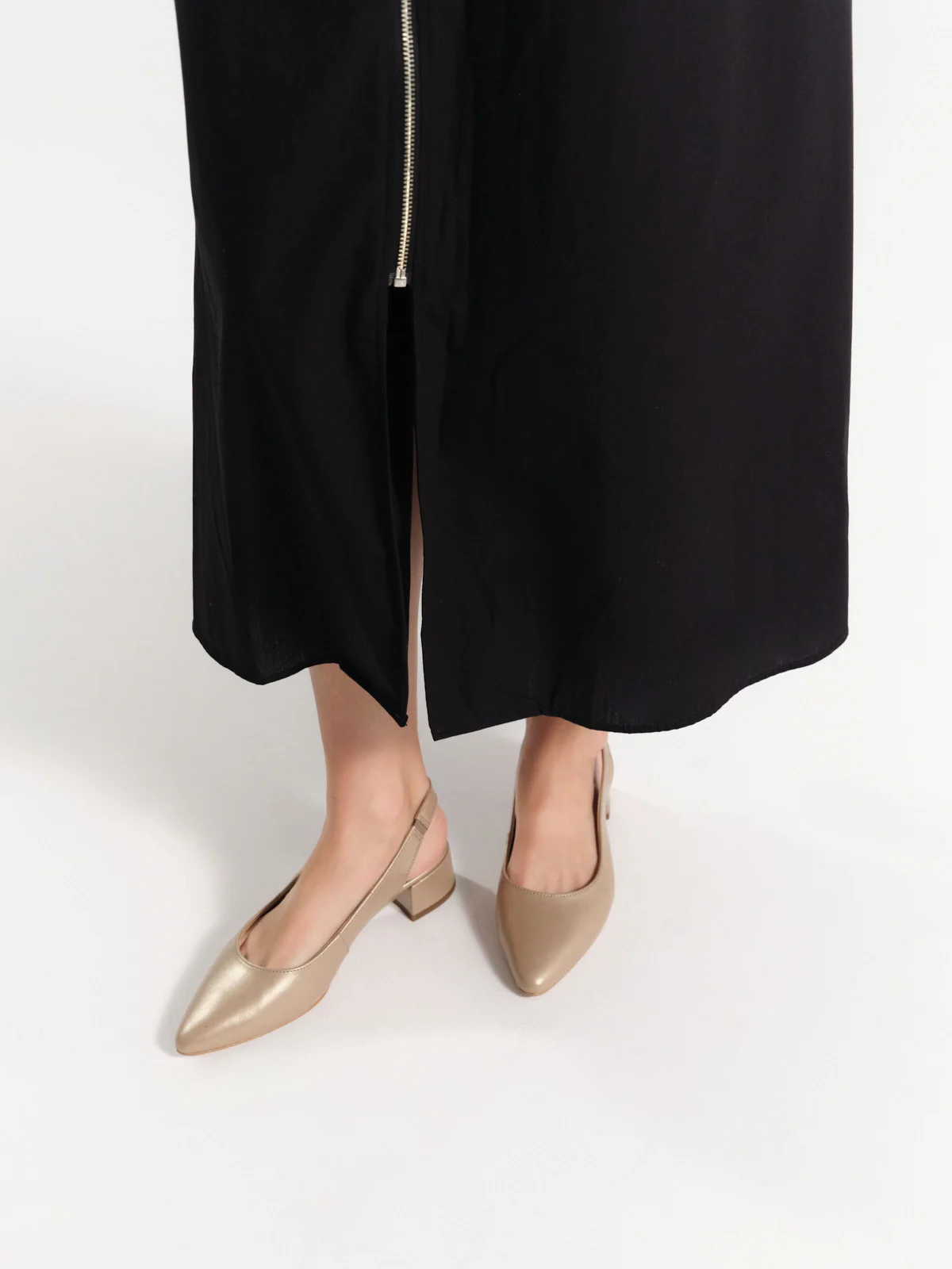 Platynowe czółenka z otwartą piętą