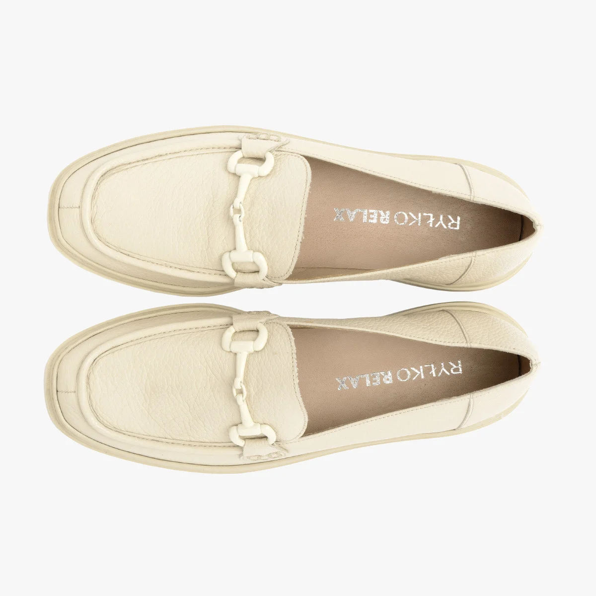 Kremowe mokasyny na grubej podeszwie