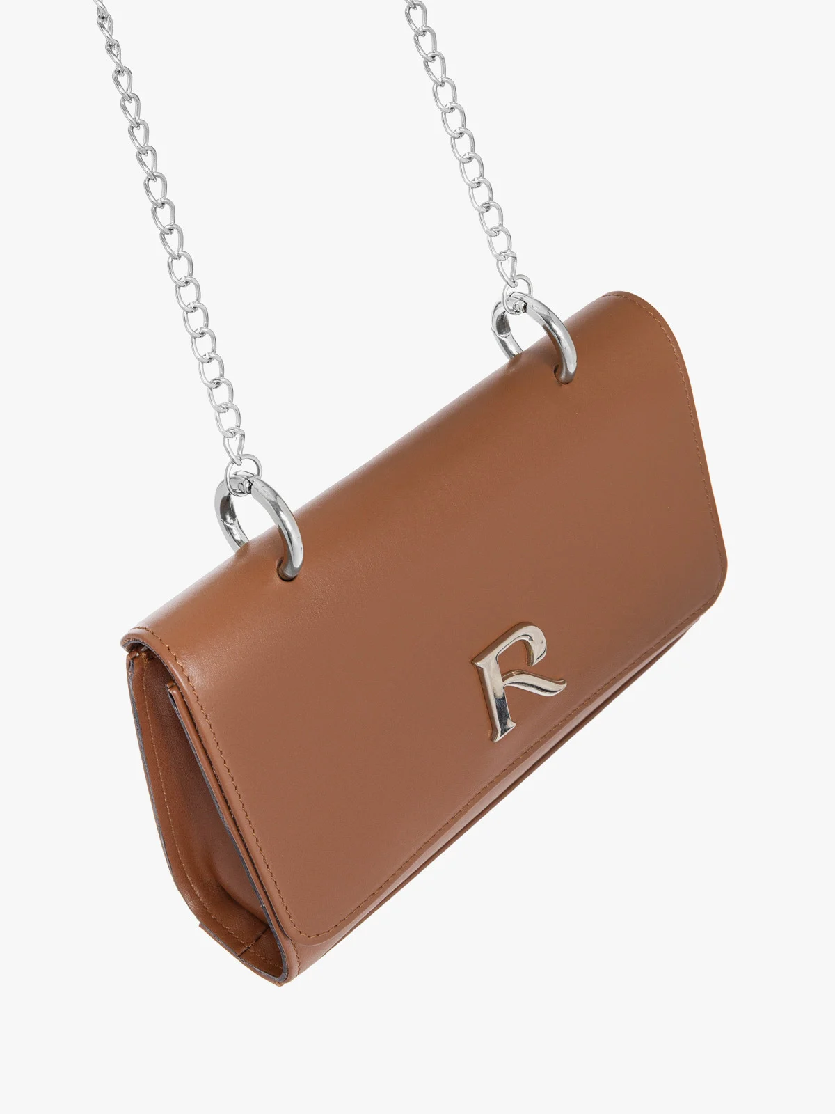Brązowa torebka typu kopertówka na srebrnym łańcuszku