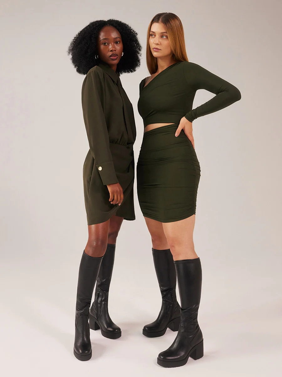 Czarne kozaki z elastyczną szeroką cholewką