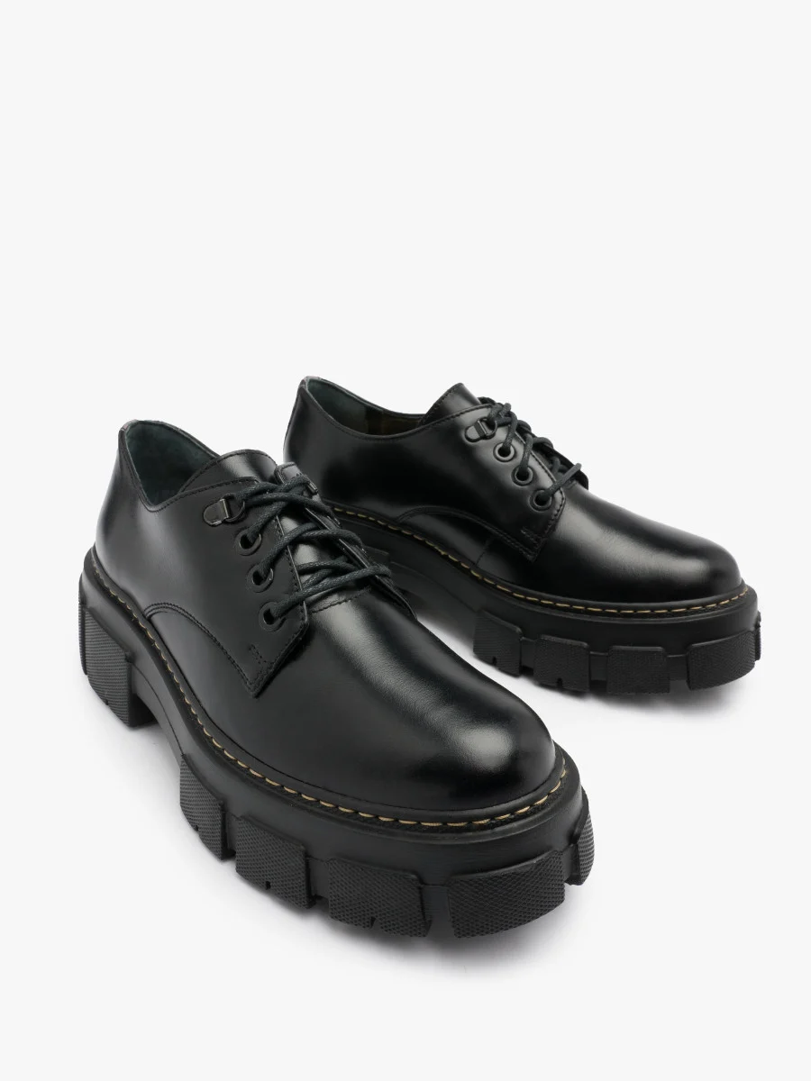 Czarne półbuty na lekkiej podeszwie