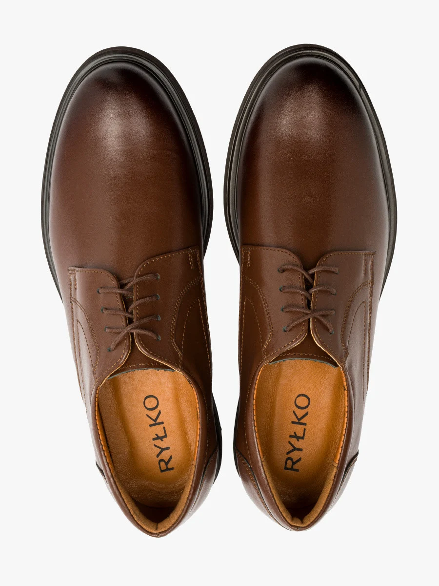 Brązowe półbuty na lekkim spodzie